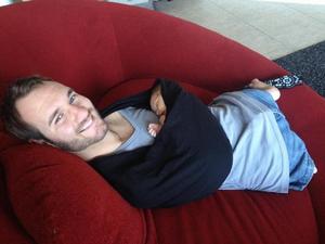 Nick Vujicic kisfiával